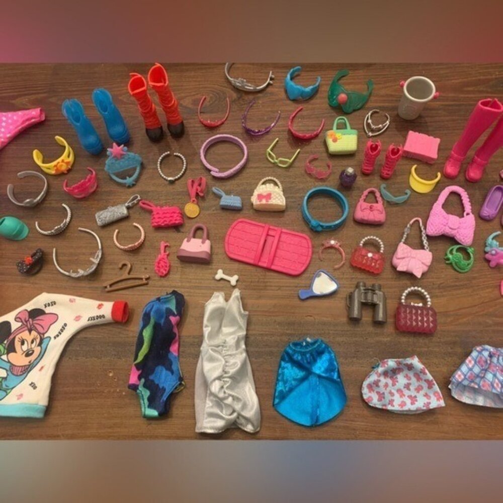 Barbie accessories some vintage and gently used, Disney, high boots, purses - Picture 5 of 9